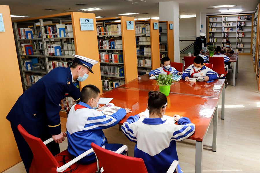 xյ֮HɭTcСWͬWͬΡı߼z