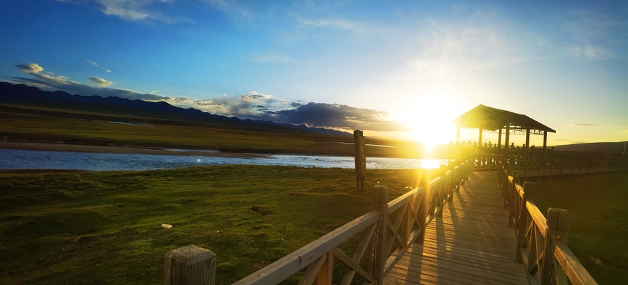 祁連山下，黑河壯美如畫。武雪峰 安維斌攝