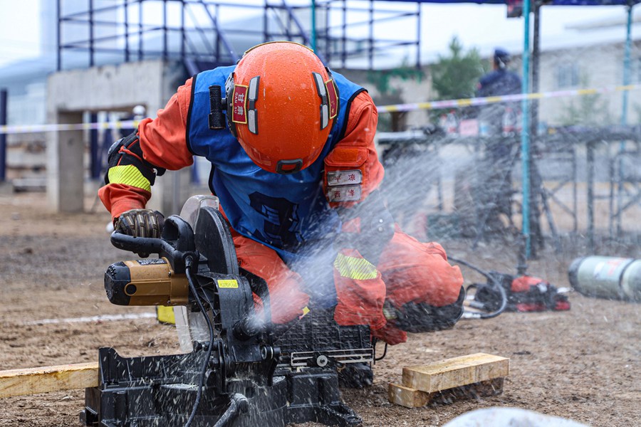 精準切割。張廣魁攝