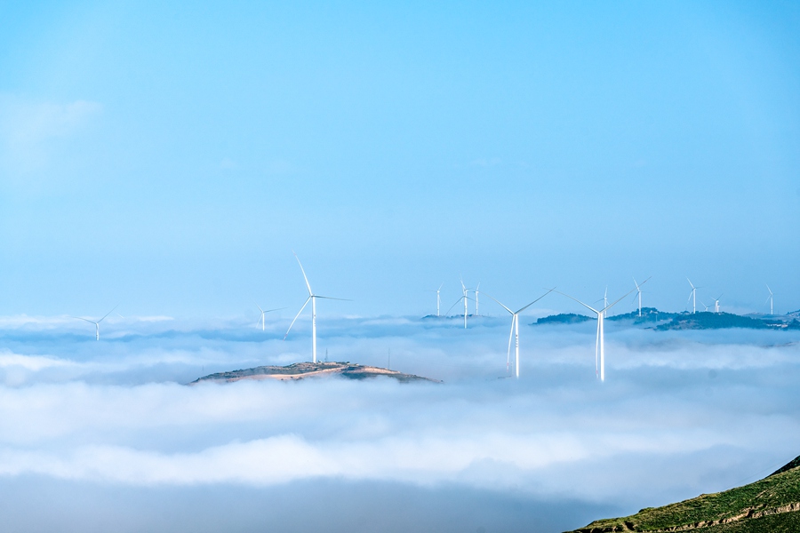 通渭華家嶺：雨后云霧繞 梯田美如畫。張子斌攝
