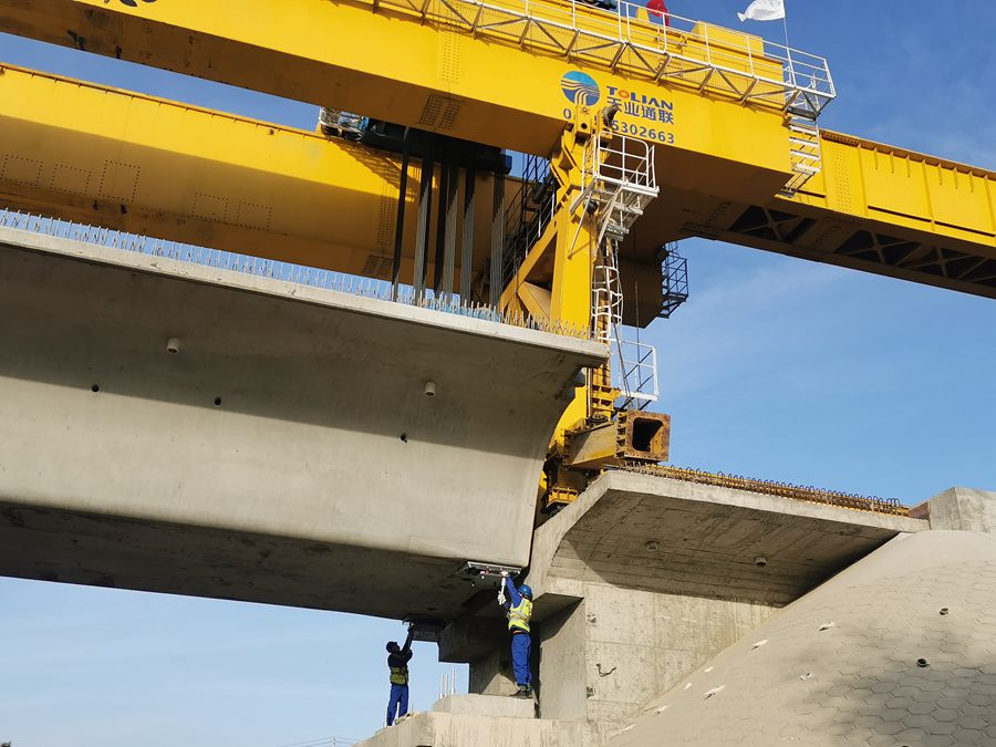 蘭張三四線鐵路站前五標段完成全部箱梁架設任務。蘭州鐵路局供圖