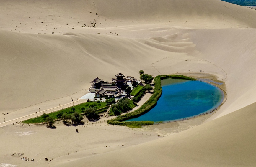 敦煌市鳴沙山月牙泉景區