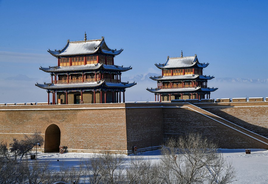 雪后的嘉峪關關城。師永紅攝