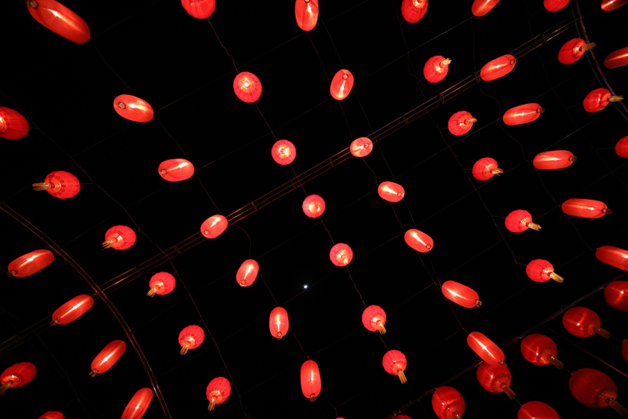 甘肅正寧：華燈璀璨迎元宵 小城年味濃。馬會剛攝