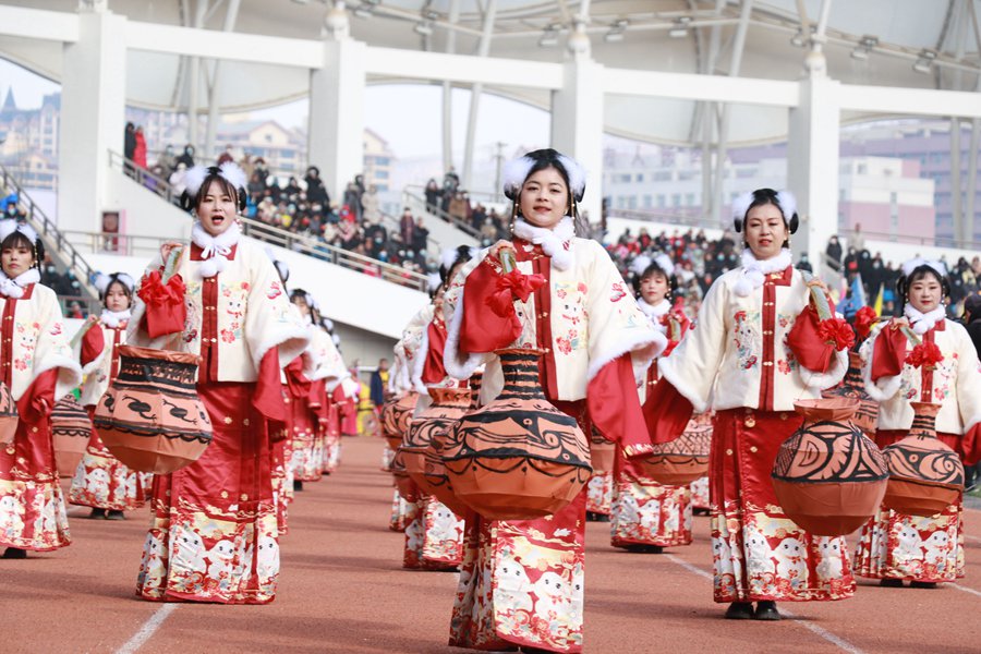 春節社火展演活動。定西市融媒體中心供圖