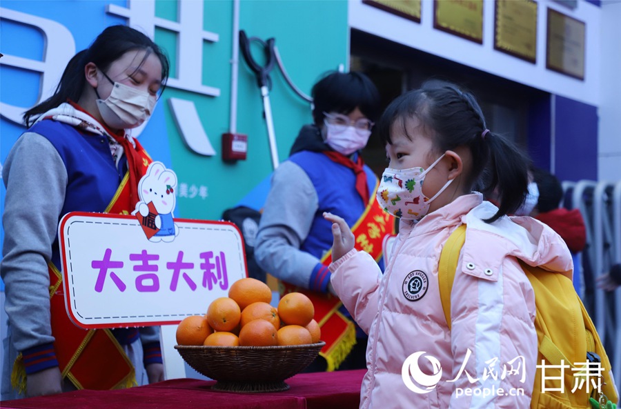 新學期“大吉大利”。人民網 黃帆攝