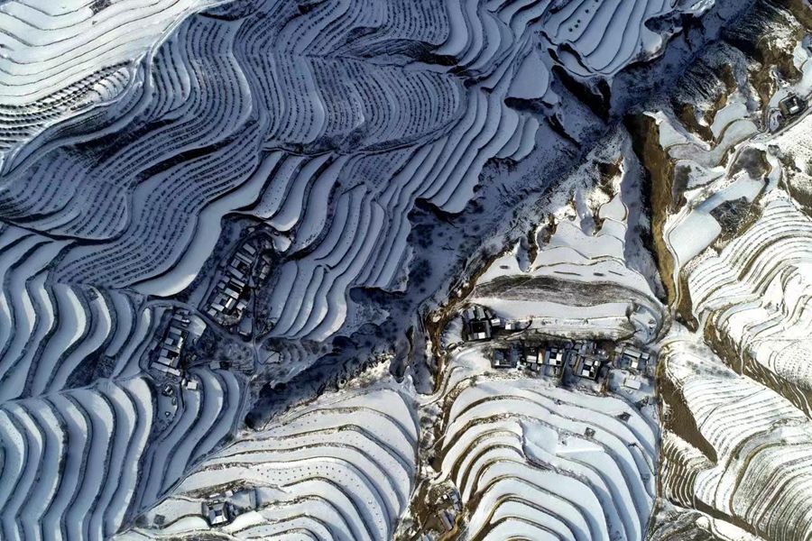 高空俯瞰定西市安定區葛家岔鎮。 王宏賓攝