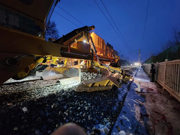 蘭州鐵路局管內隴海線第一階段集中修全面展開。蘭州鐵路局供圖