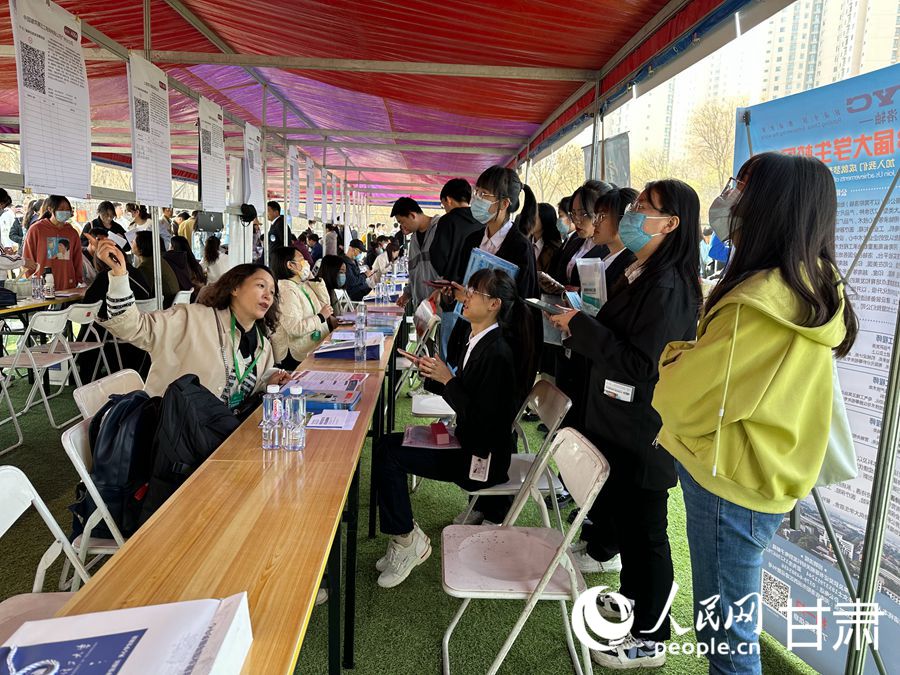 雙選會現場。人民網記者 王文嘉攝