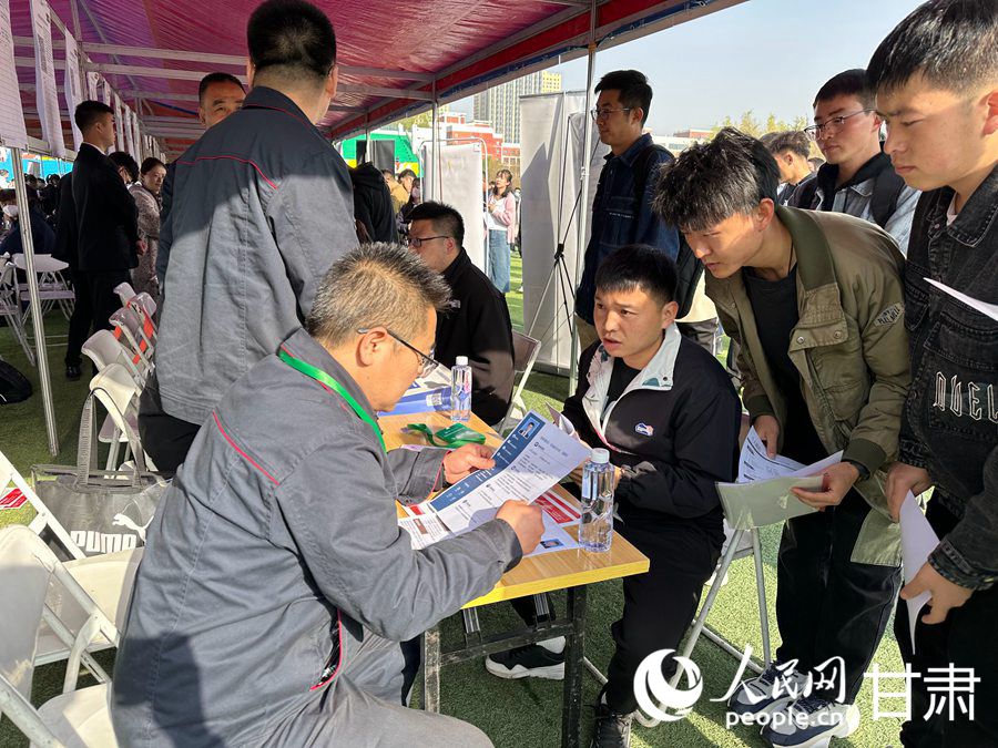 雙選會現場。人民網記者 王文嘉攝