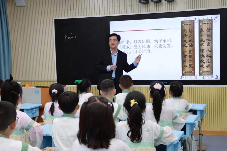 遨游“簡”世界 “牘”絲路文化。西北師范大學供圖