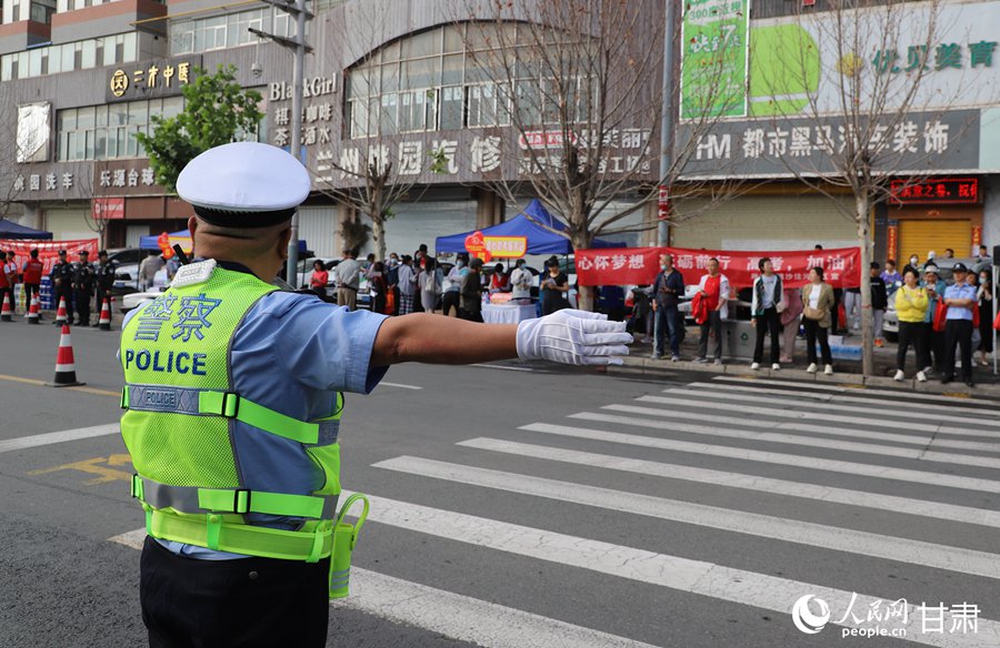 護航高考。人民網記者 黃帆攝