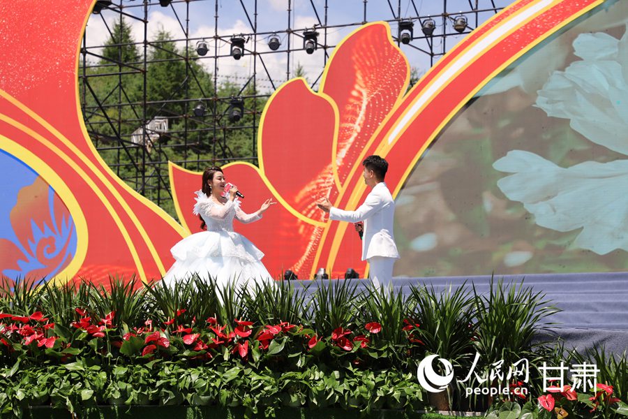 開幕式現場文藝演出。人民網記者 黃帆攝