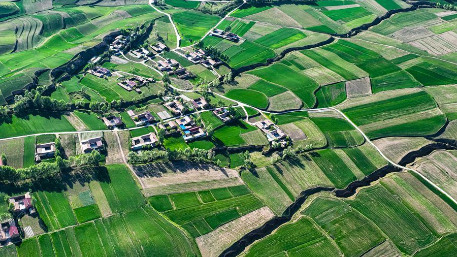 好風光！俯瞰祁連山下小村落【2】