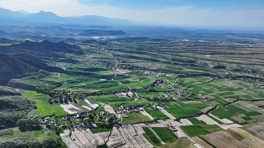 好風光！俯瞰祁連山下小村落【4】
