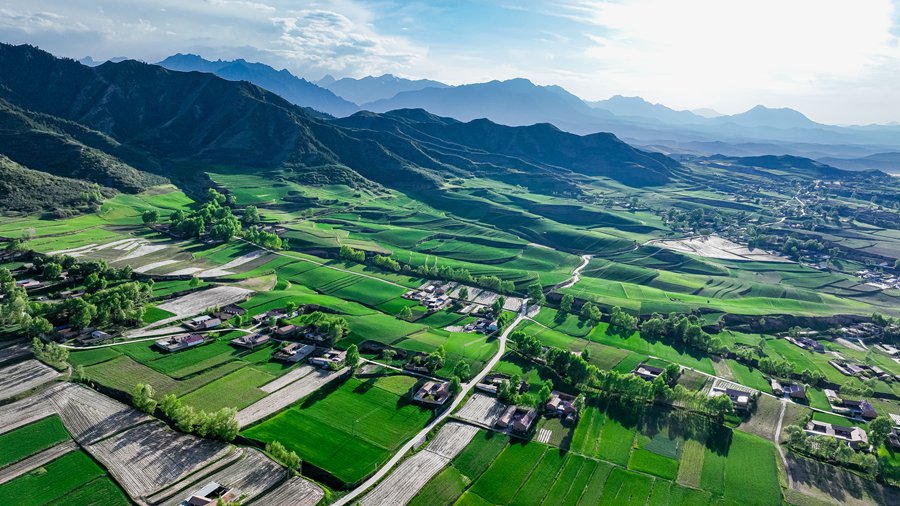 好風光！俯瞰祁連山下小村落【7】