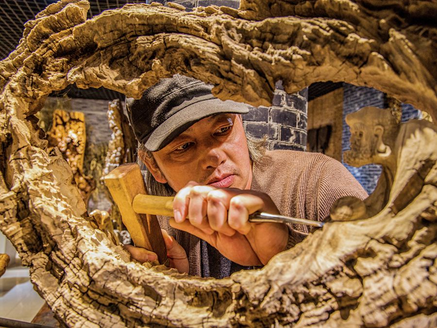 甘肅崇信:巧手匠心讓“朽木”生“花”?