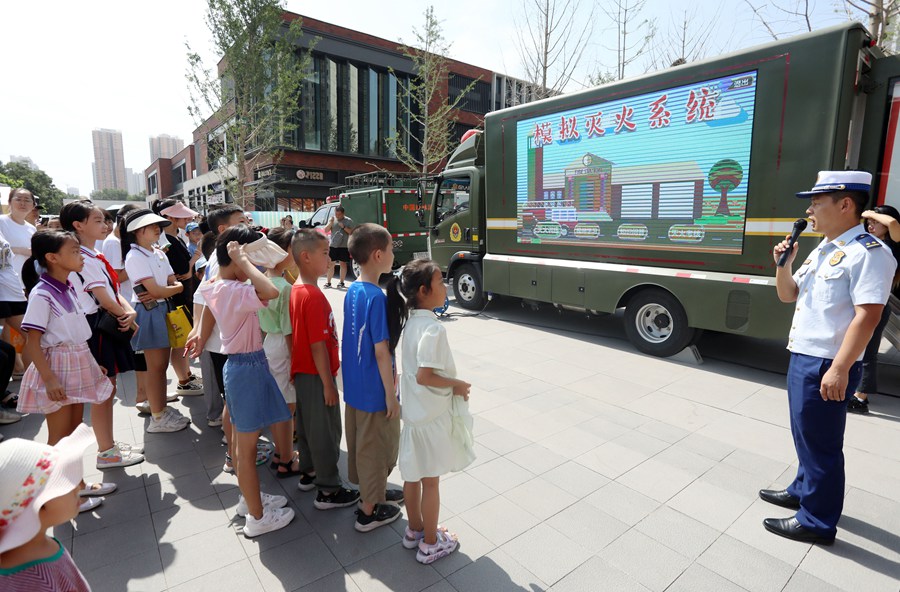 宣傳講解應急科普常識。裴海博攝