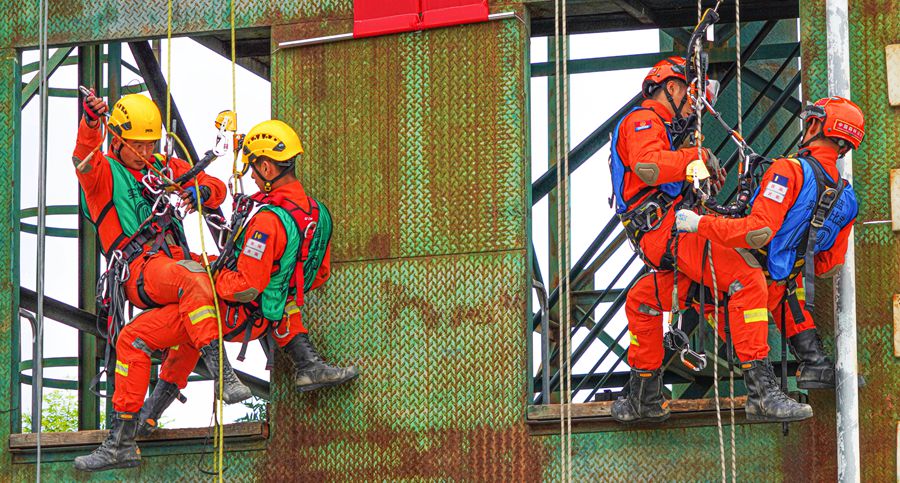 甘肅省森林消防總隊2023年“火焰藍”實戰化比武現場。甘肅省森林消防總隊供圖