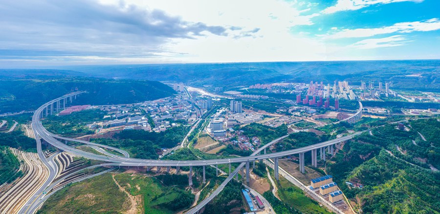 甜永高速寧縣段。陳飛攝