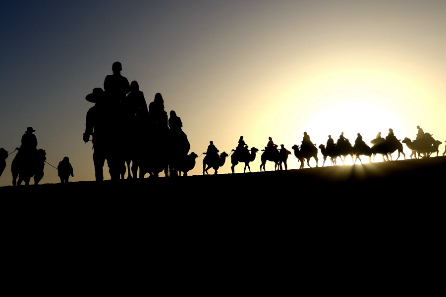 甘肅省敦煌市鳴沙山月牙泉景區。張曉亮攝