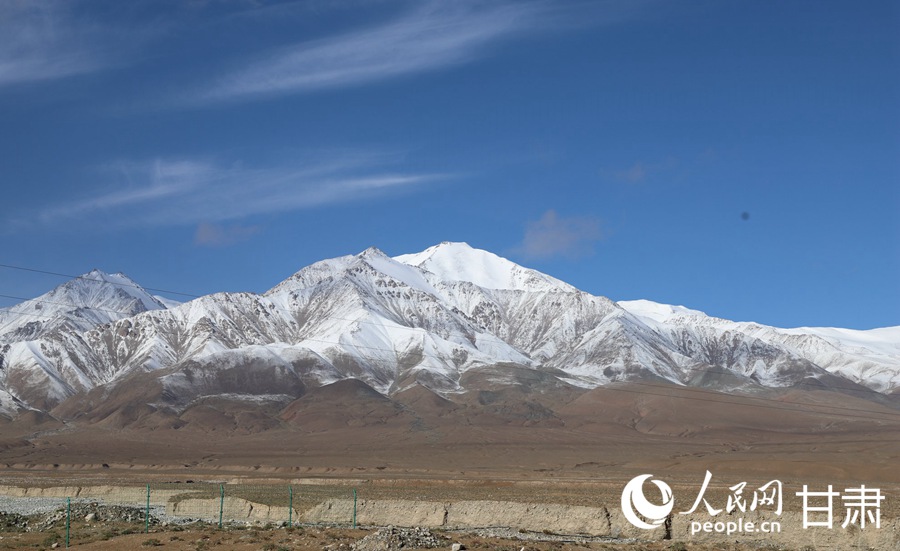 祁連山下，鹽池灣濕地美景如畫。人民網記者 焦隆攝
