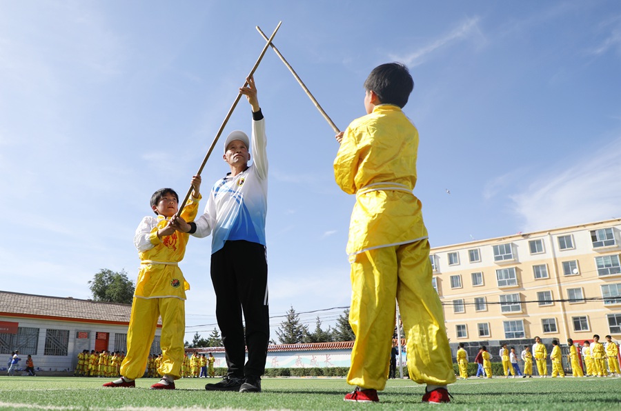 甘肅民樂：非遺進校園 文化共傳承。王曉涇攝