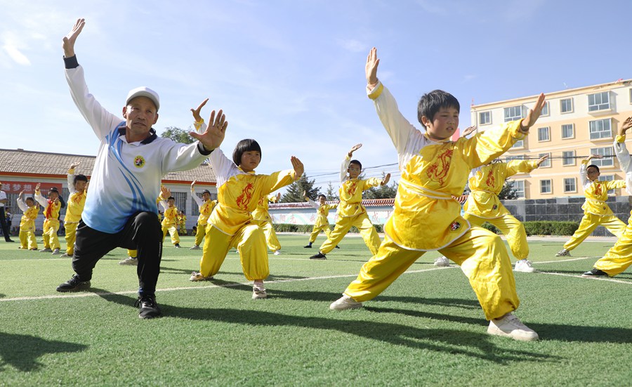 甘肅民樂：非遺進校園 文化共傳承。王曉涇攝