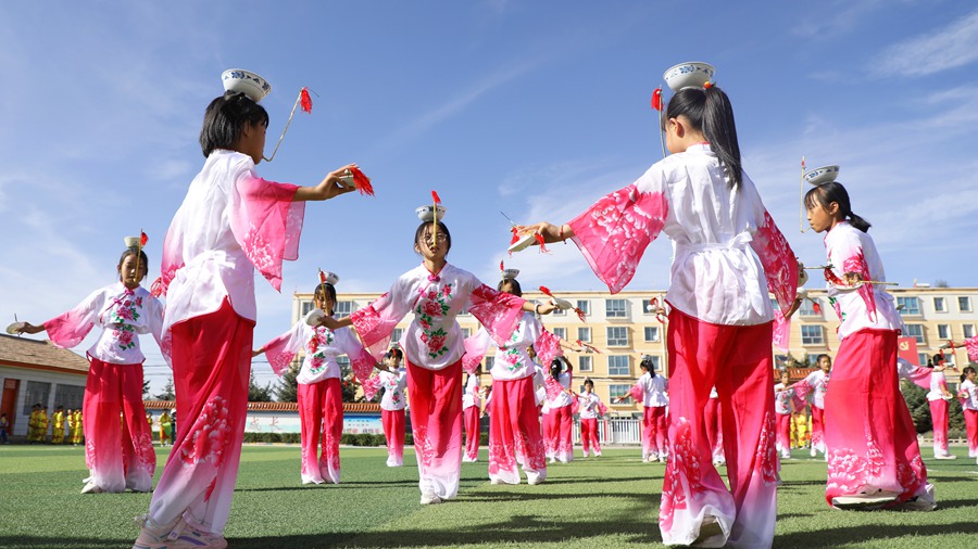 甘肅民樂：非遺進校園 文化共傳承。王曉涇攝