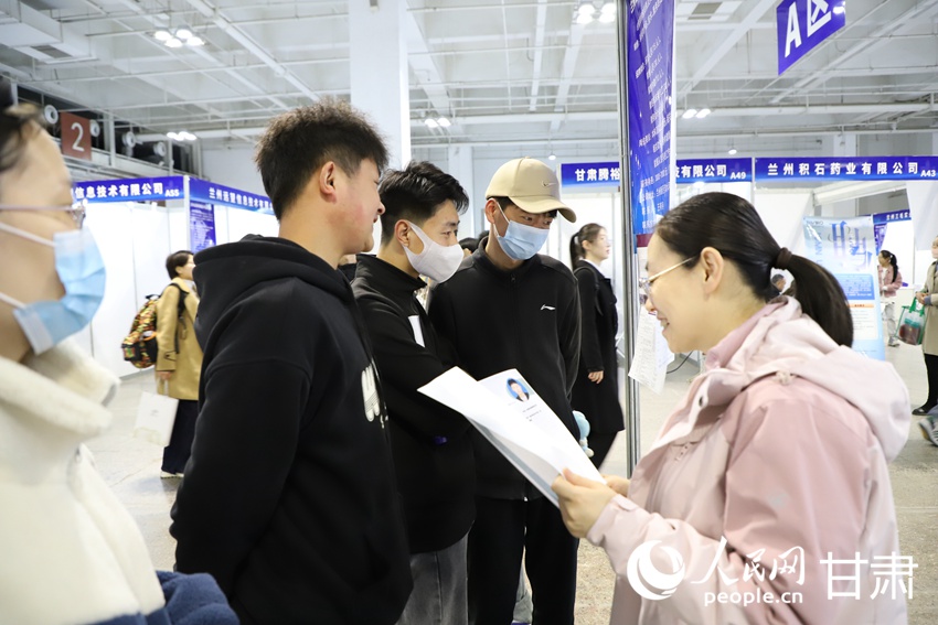 甘肅蘭州：搭平臺優服務 線上線下協力“職”引未來【2】