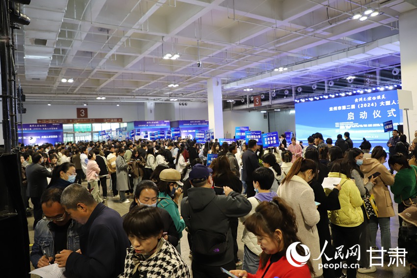 甘肅蘭州：搭平臺優服務 線上線下協力“職”引未來【6】