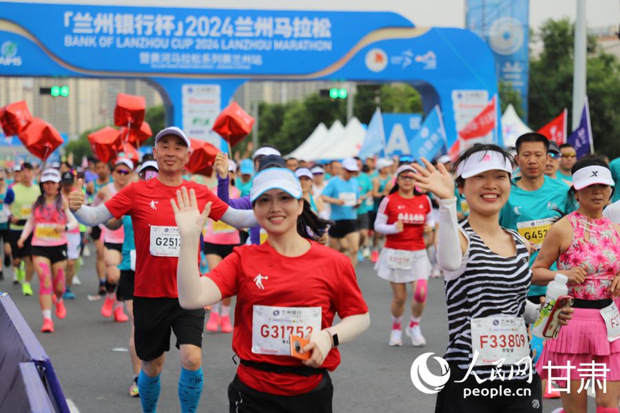 激情“蘭馬” 快樂奔跑。人民網記者 黃帆攝