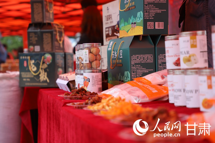 東鄉縣農特產品展示。人民網記者 高翔攝