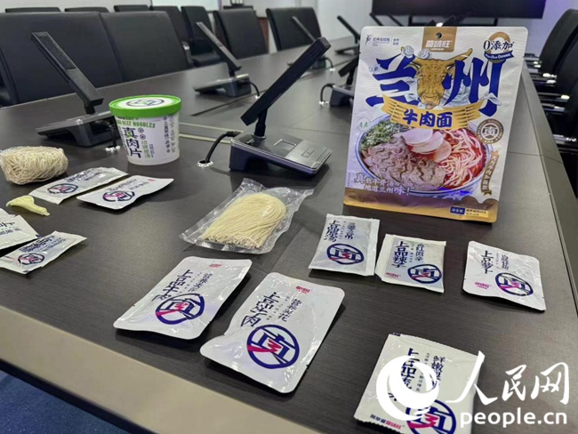 蘭州牛肉面預包裝產品。人民網記者 王金雪攝
