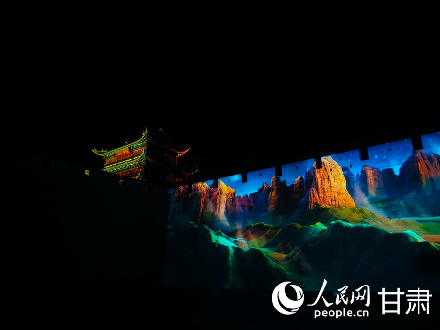 “天下第一雄關”嘉峪關開啟夜游模式