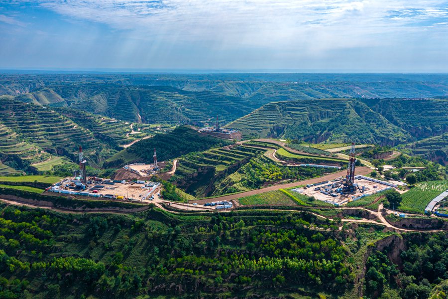 長慶油田第二采油廠加快綠色低碳轉型和生態系統多樣性建設步伐，實現油田發展和生態建設和諧共進。中國石油長慶油田公司第二采油廠供圖