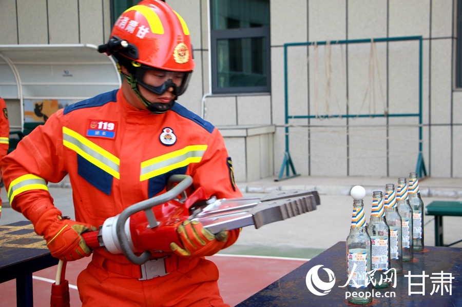 走進消防站 近距離感受“火焰藍”的別樣風采【3】