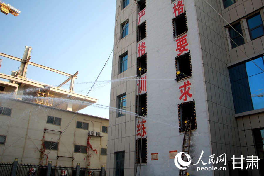 走進消防站 近距離感受“火焰藍”的別樣風采【5】