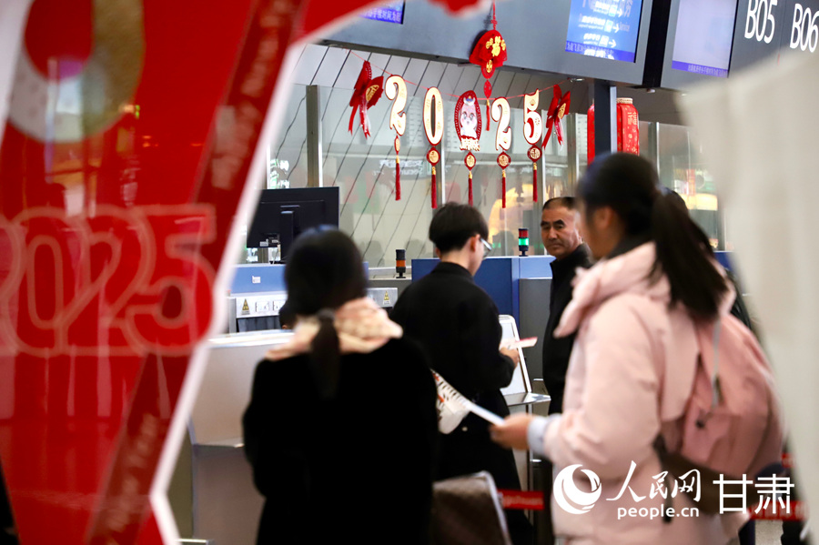 新春走基層|情滿春運路 蘭州中川機場年味濃