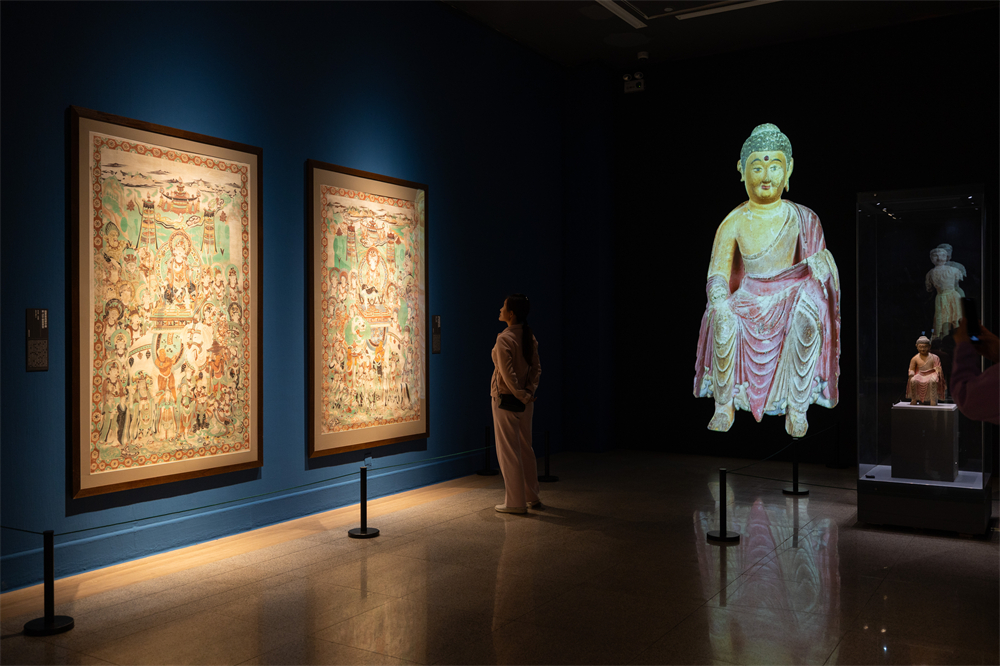 觀眾正在參觀展覽。人民網記者 韋衍行攝