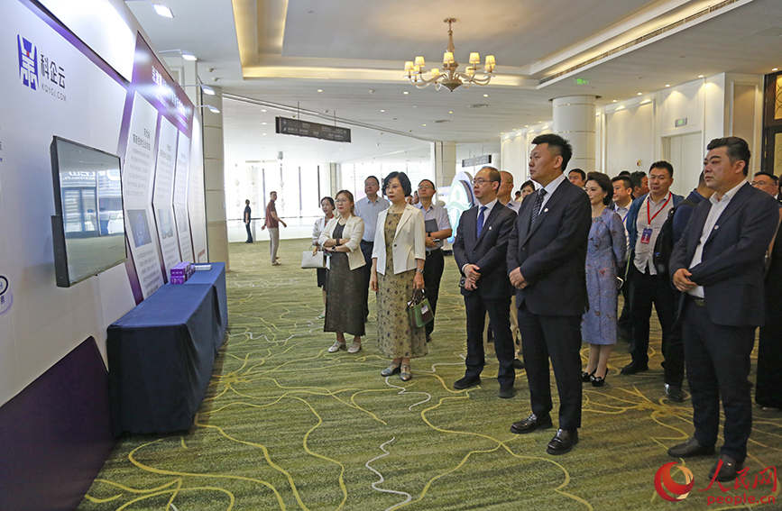 與會嘉賓聽取京津冀三地高新技術企業發展情況介紹。人民網記者 崔新耀攝