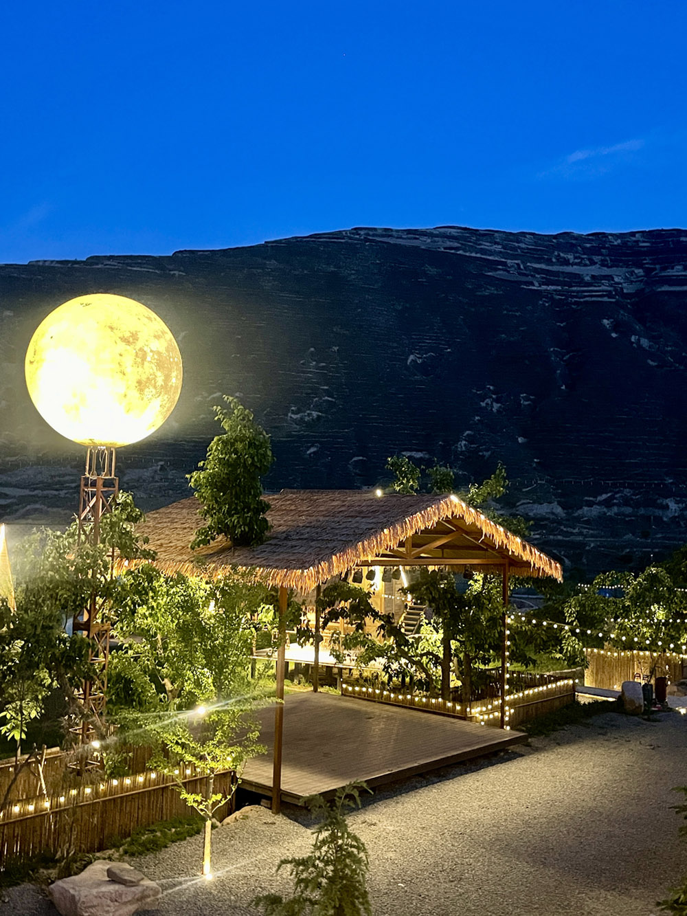 拙舍草廬夜景。受訪者供圖