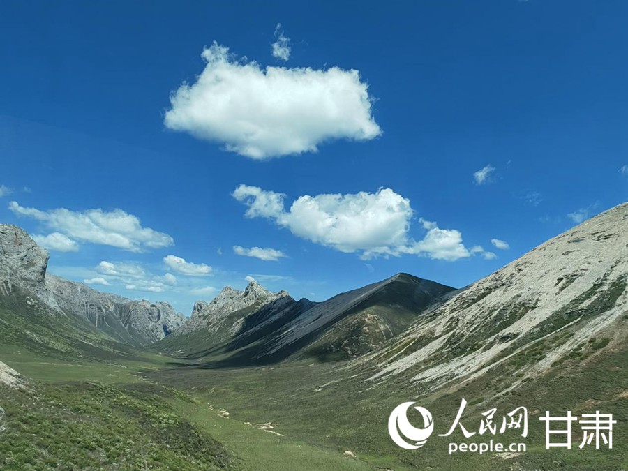 秀美雄渾的高原風光。人民日報記者 銀燕攝