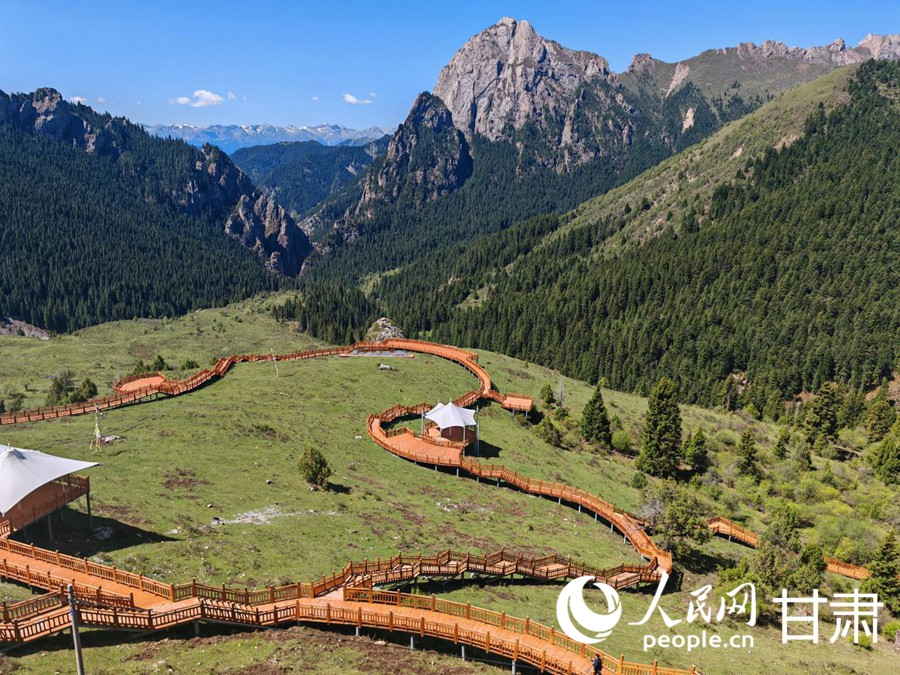 最美自駕公路——江迭公路沿途美景。人民日報記者 銀燕攝