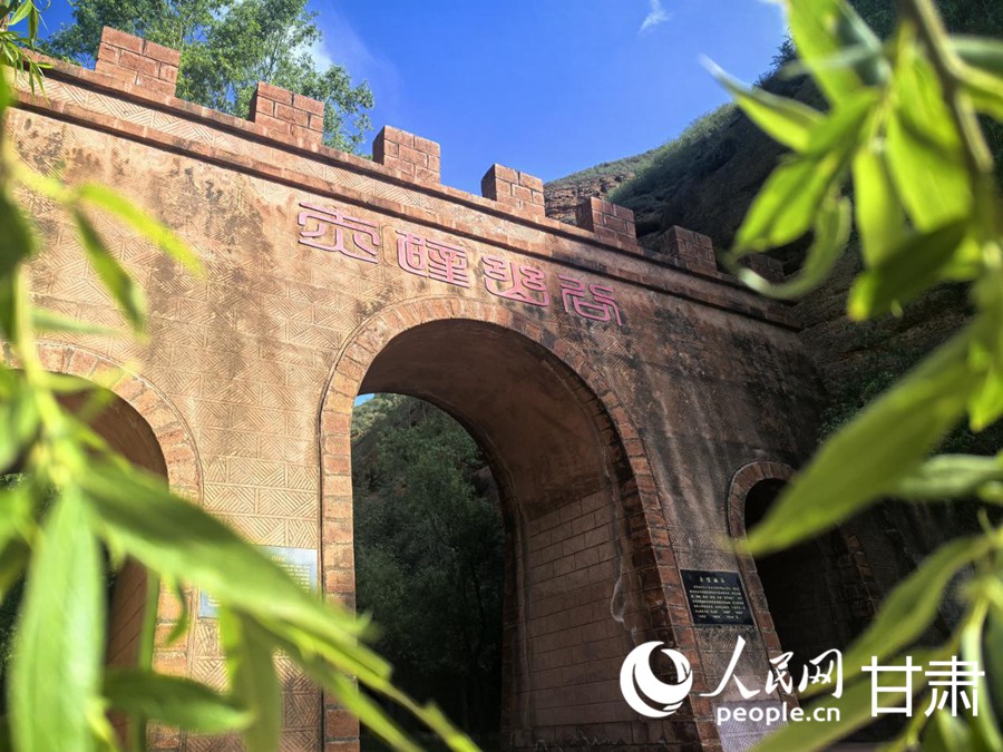 冶力關鎮嘆為觀止的丹霞地貌——赤壁幽谷。人民網記者 周婉婷攝