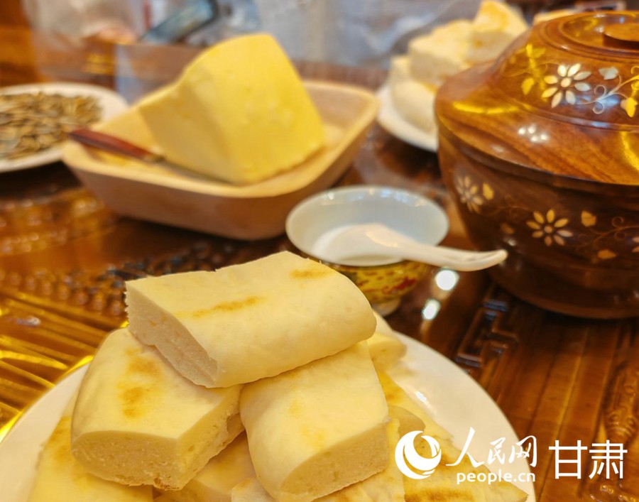 藏式餐點。人民日報記者 銀燕攝