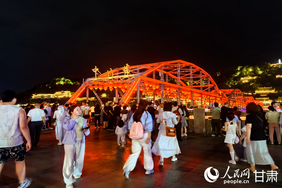 甘肅蘭州：夏夜中山橋 景美醉游人【5】
