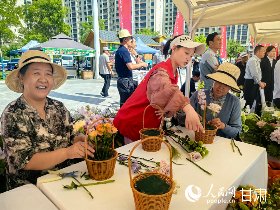康樂縣：趕“文明大集” 享暖心服務