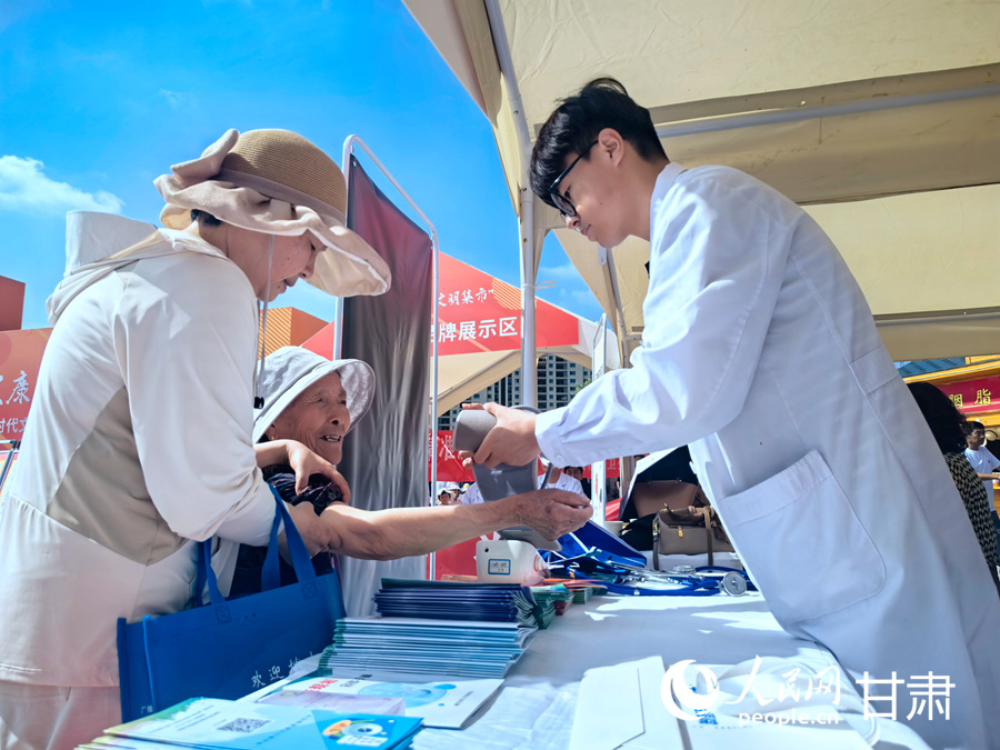 康樂縣:趕“文明大集” 享暖心服務【2】