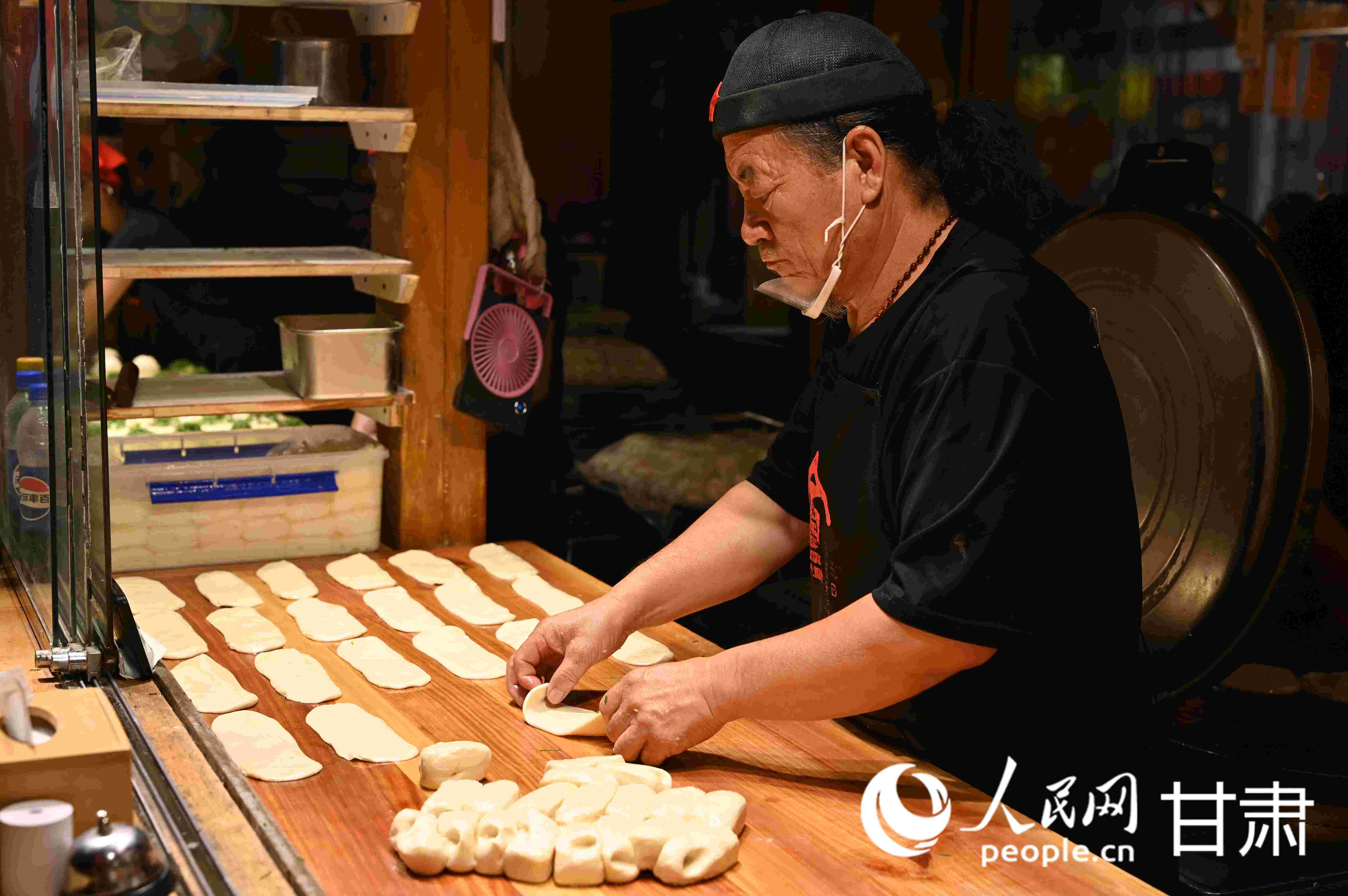 甘肅敦煌：“夜經濟”持續升溫【5】